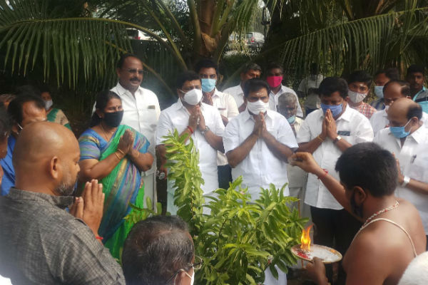 The woman who gave free land worth Rs 50 lakh to build a mani mandapam for Silamboli Chellappan The woman who gave free land worth Rs 50 lakh to build a mani mandapam for Silamboli Chellappan