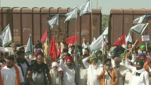 Sukhbir Singh Badal said Whenever struggle is launched, they said Pakistan’s ISI backs it Sukhbir Singh Badal said Whenever struggle is launched, they said Pakistan’s ISI backs it