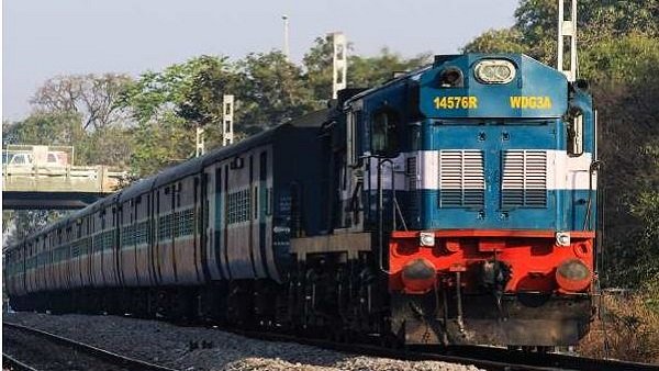 In Tamil Nadu, a message has been sent in Hindi to those who have booked train tickets In Tamil Nadu, a message has been sent in Hindi to those who have booked train tickets