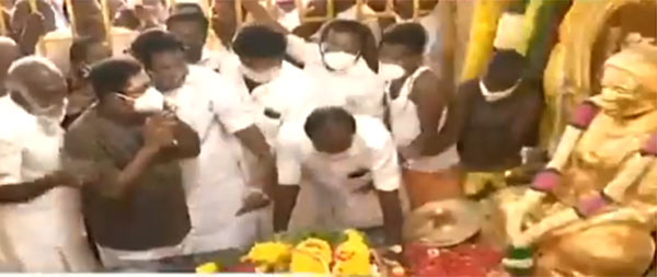 அமமுக தொண்டர்கள்
