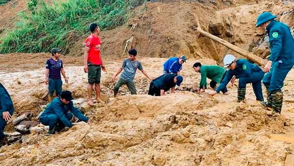Typhoon Molave hits Vietnam, landslides leave 35 dead Typhoon Molave hits Vietnam, landslides leave 35 dead