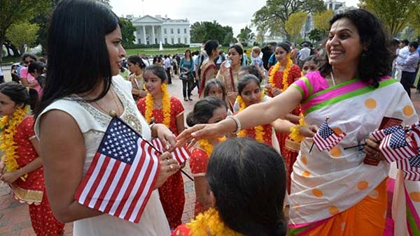 To whom do the American living Hindus vote in the presidential election? 