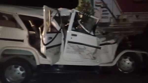 accident in Uttar Pradesh: 14 dead after car collides with truck in Pratapgarh accident in Uttar Pradesh: 14 dead after car collides with truck in Pratapgarh