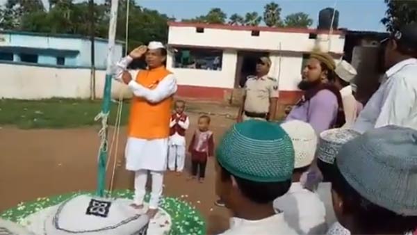 BJP Minister sang the National Anthem incorrectly, and video goes viral BJP Minister sang the National Anthem incorrectly, and video goes viral