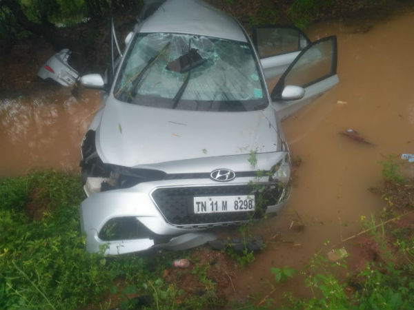 2 died after a Car met with an accident near Walajabath 2 died after a Car met with an accident near Walajabath