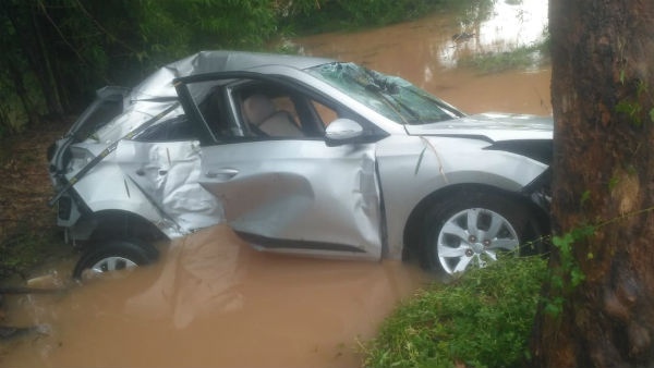 2 died after a Car met with an accident near Walajabath 2 died after a Car met with an accident near Walajabath