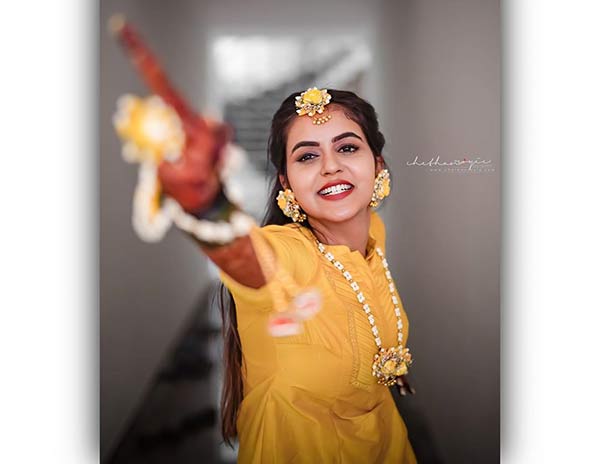 சந்தனத்தால் குளிப்பாட்டி