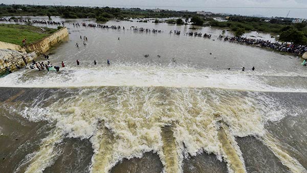 1000 cubic feet of water opening from Chembarambakkam Lake - lake water level is 22 feet 1000 cubic feet of water opening from Chembarambakkam Lake - lake water level is 22 feet