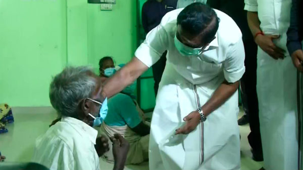 CM Edappadi K. Palaniswami visits a relief camp in Devanampattinam of Cuddalore CM Edappadi K. Palaniswami visits a relief camp in Devanampattinam of Cuddalore