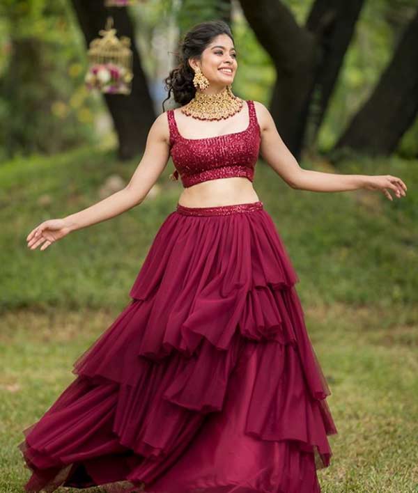 வீட்டுப் பெண் போல