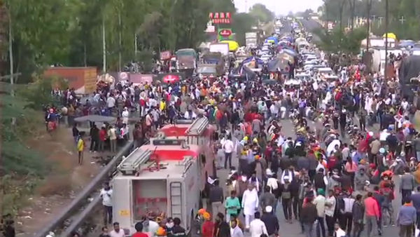 Farmers rally halted in Delhi entrance Farmers rally halted in Delhi entrance