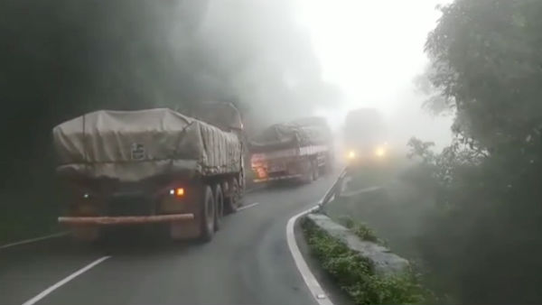 Dhimbam hill fog stops vehicle movements Dhimbam hill fog stops vehicle movements