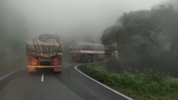 Dhimbam hill fog stops vehicle movements Dhimbam hill fog stops vehicle movements