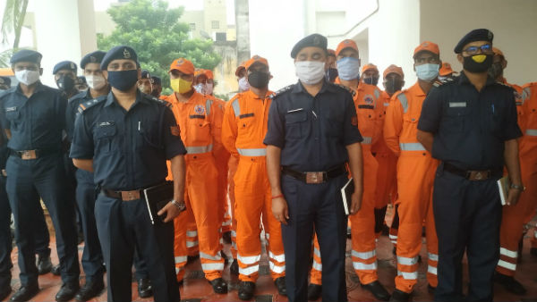 Puducherry and Karaikal have received moderate rains since morning due to Nivar storm Puducherry and Karaikal have received moderate rains since morning due to Nivar storm