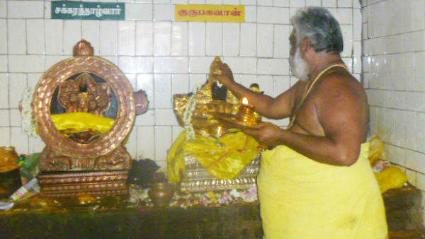 சனி வீட்டில் குரு பகவான்