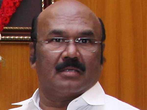 வாழ்த்து கூறிய மக்கள்