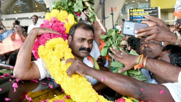 வேலுடன் முருகன்
