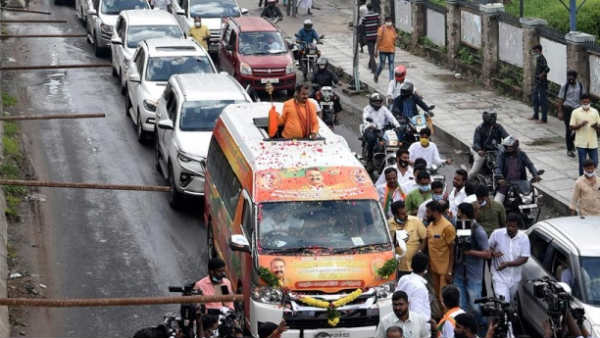 5 வாகனங்களுடன் அனுமதி