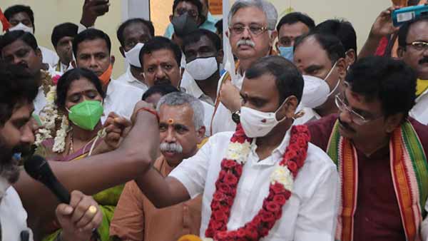 அதிமுக