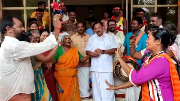 Artists who thanked the TamilNadu Minister for singing folk songs Artists who thanked the TamilNadu Minister for singing folk songs