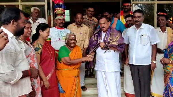 Artists who thanked the TamilNadu Minister for singing folk songs Artists who thanked the TamilNadu Minister for singing folk songs
