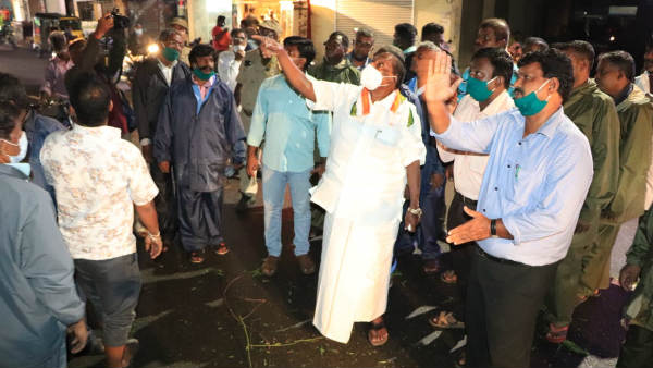 Nivar ready to attack ... CMs Palanisamy and Narayanasamy who set out to prevent it Nivar ready to attack ... CMs Palanisamy and Narayanasamy who set out to prevent it