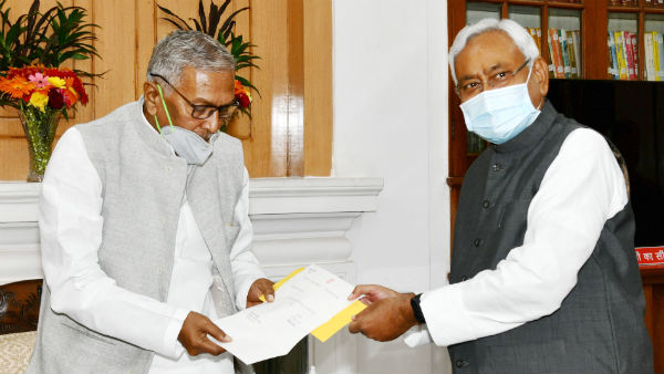 Nitish Kumar stakes claim to form the Govt in Bihar Nitish Kumar stakes claim to form the Govt in Bihar