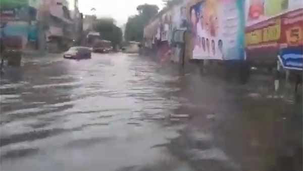 காத்திருந்தனர்