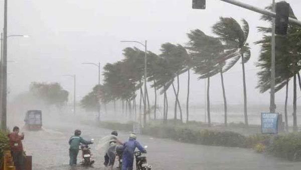 110 கி.மீ வேகத்தில் காற்று