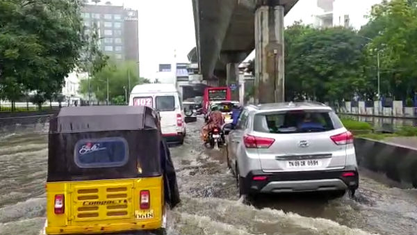 Chennai rain Flood in Velachery - Rescue of those trapped inside the house by rubber boats Chennai rain Flood in Velachery - Rescue of those trapped inside the house by rubber boats