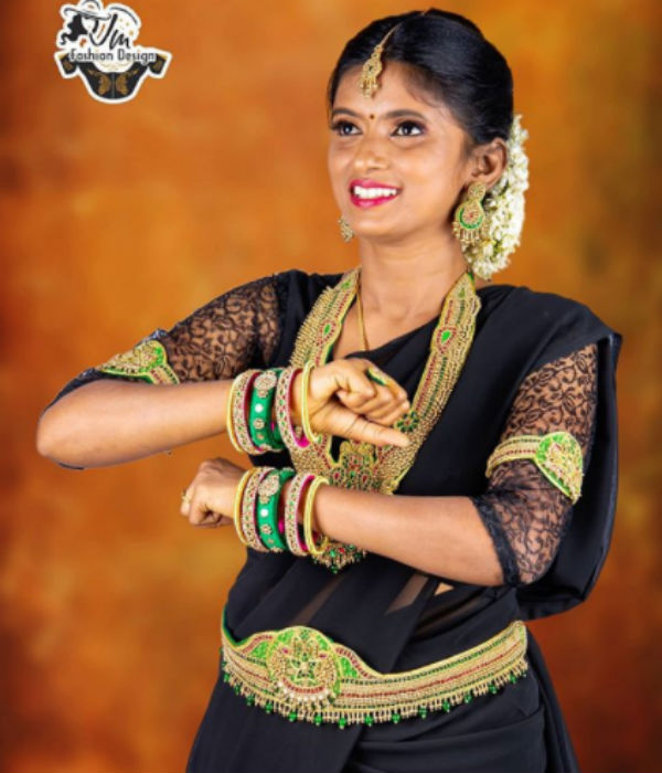 விழாக்களில் ஒலிக்கும் குரல்