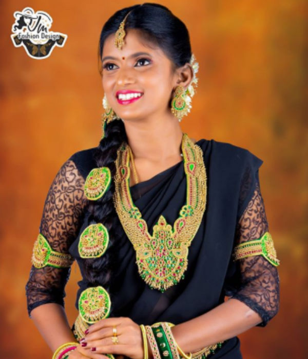 புடவை மாடல்