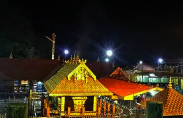 கூட்டமில்லாத கோவில் வளாகம்