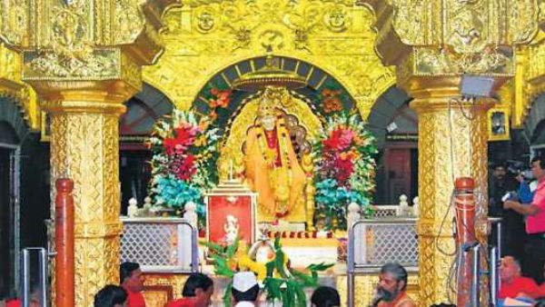 Maharashtra religious places open: Devotees dharisanam in Temple Maharashtra religious places open: Devotees dharisanam in Temple