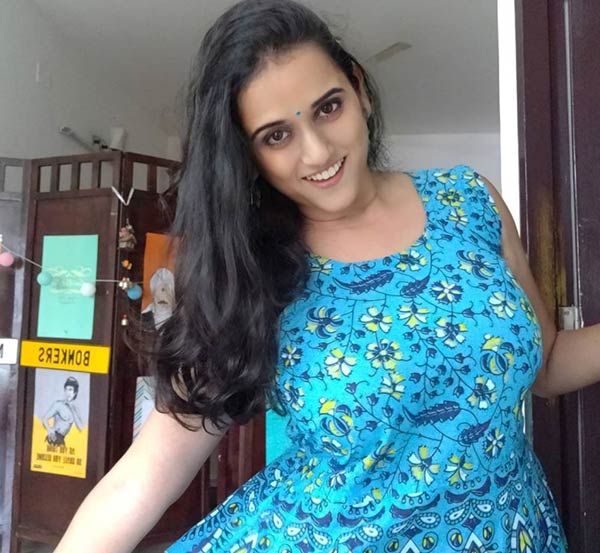 ஷிவானி ரசிகர்கள்