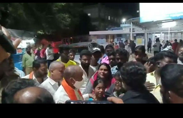 கைது செய்ய கோரிக்கை