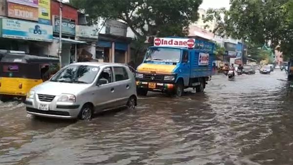 விழுந்த வாகன ஓட்டிகள்