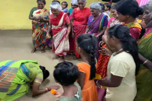 BJP Vanathi Srinivasan fell at the feet of her Village People BJP Vanathi Srinivasan fell at the feet of her Village People