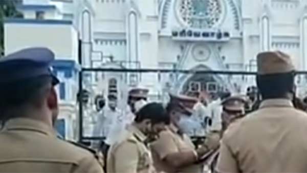 சர்ச் வாசல்