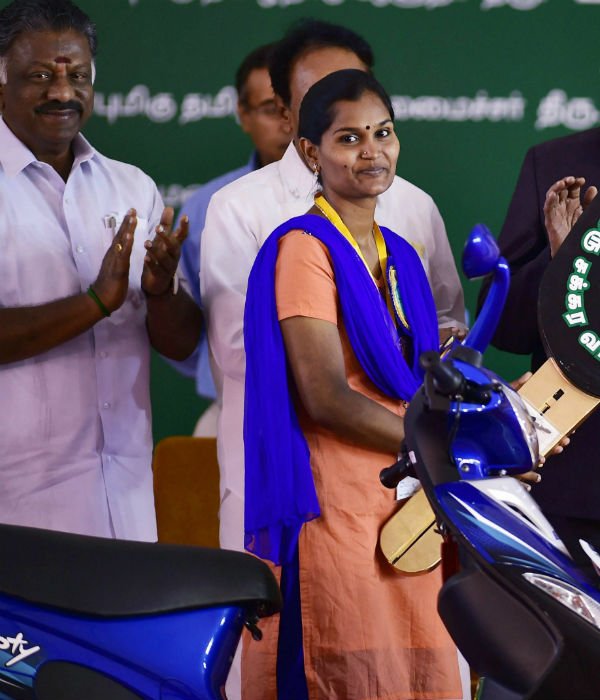 முன்னுரிமை யாருக்கு