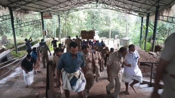 Sabarimala: Thanka Anki reaches Ayyappa temple Sabarimala: Thanka Anki reaches Ayyappa temple