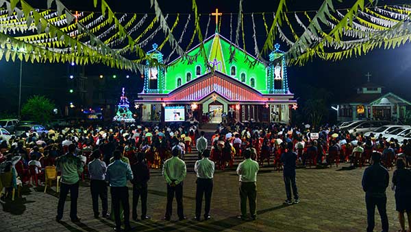 Christmas: Jesus Christ birth Praying in the Churches that 2021 will be a happy year Christmas: Jesus Christ birth Praying in the Churches that 2021 will be a happy year