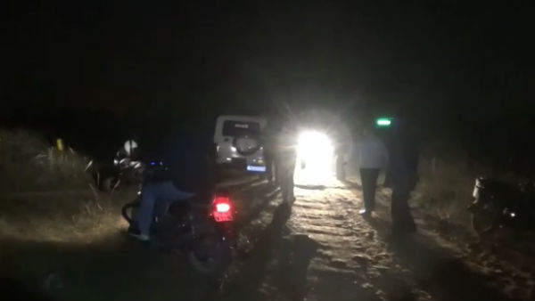 மாறி மாறி தாக்குதல்