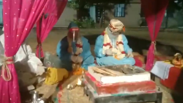 Viral video of Rajasthan couple getting married in PPE kits at Covid Centre Viral video of Rajasthan couple getting married in PPE kits at Covid Centre
