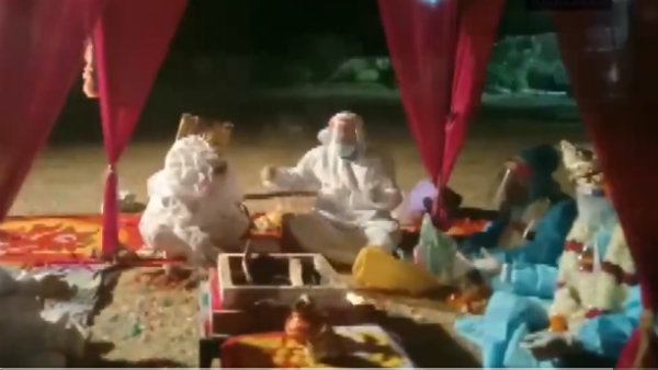 Viral video of Rajasthan couple getting married in PPE kits at Covid Centre Viral video of Rajasthan couple getting married in PPE kits at Covid Centre
