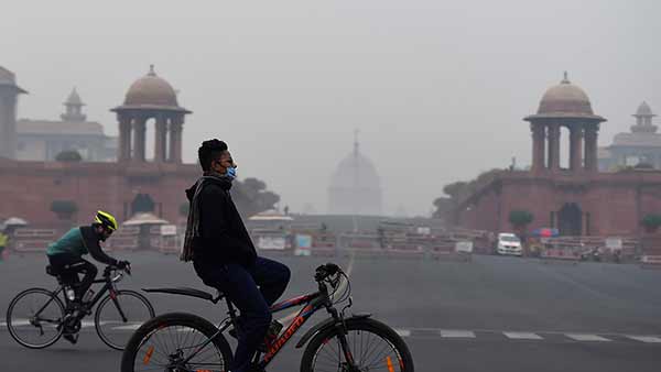 Delhi Shivers On New Years Eve, Temperature Dips To 3.3 Degrees Celsius Delhi Shivers On New Years Eve, Temperature Dips To 3.3 Degrees Celsius