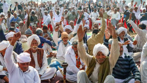 Farmers protest front of Hotel bjp Leaders Escape Via Backdoor Farmers protest front of Hotel bjp Leaders Escape Via Backdoor