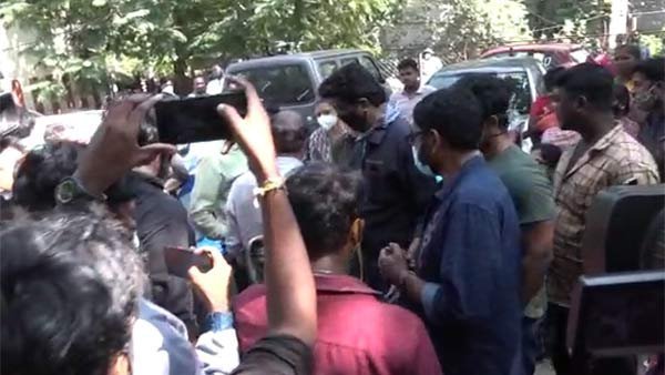 அதிர்ச்சியில் ரசிகர்கள்