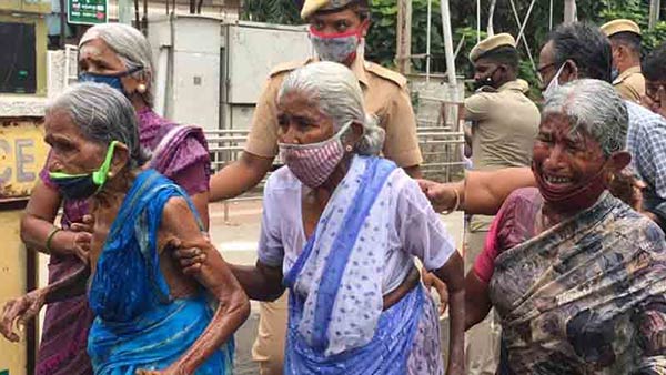 Four grandmothers attempt to set fire before Coimbatore Collectorate Four grandmothers attempt to set fire before Coimbatore Collectorate