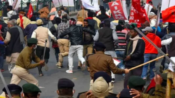 A Lathi Charge At Farmers Protest In bihar A Lathi Charge At Farmers Protest In bihar